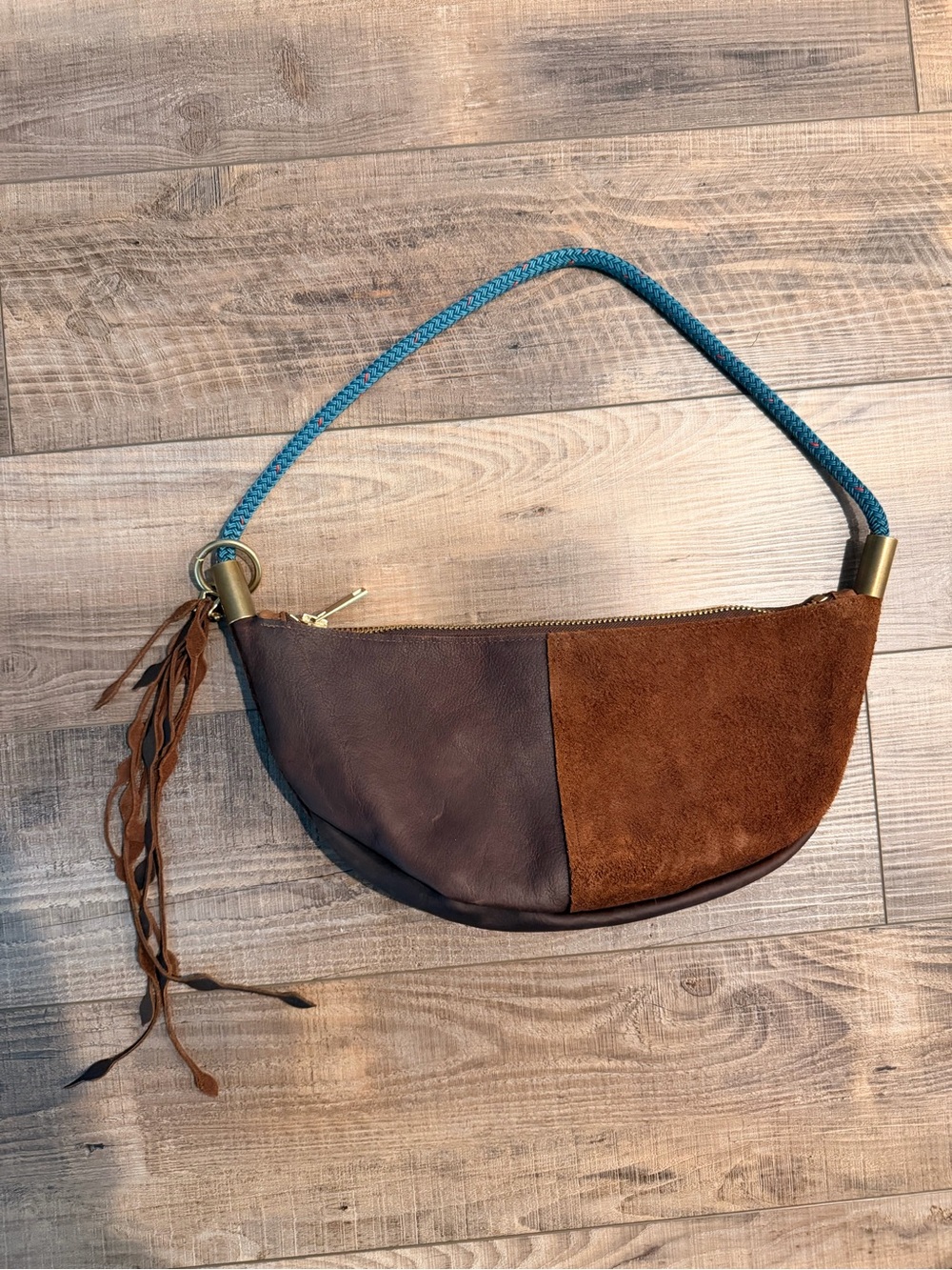Gorgeous Wildwood Oyster Co. tote with blue strap. NWOT!